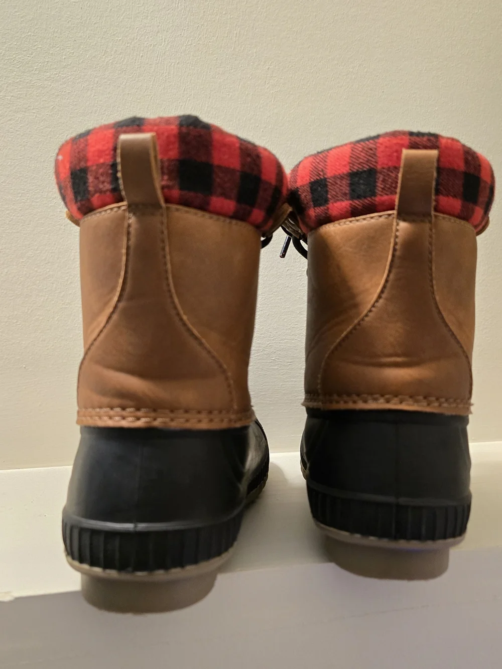 Kids Brown and Black,Plaid Winter Snow Thinsulate Duck Boots, outdoorsy Preppy.